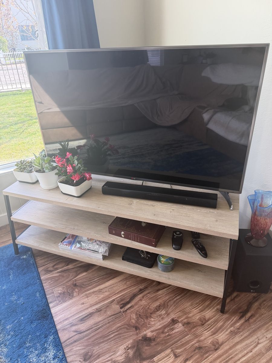 55" LG TV, SoundBar, Stand, Subwoofer