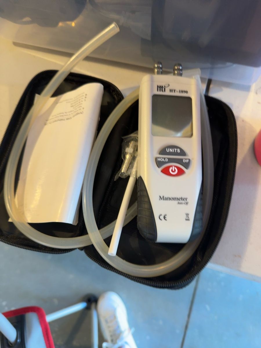 HTI HT-1890 Digital Manometer Differential Pressure Gauge with Hoses & Case