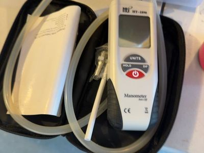 HTI HT-1890 Digital Manometer Differential Pressure Gauge with Hoses & Case