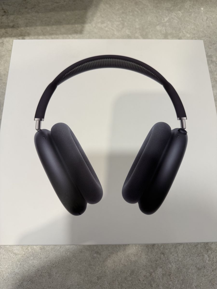 Apple AirPods Max (Midnight Black color), New and Unopened, Model A3184