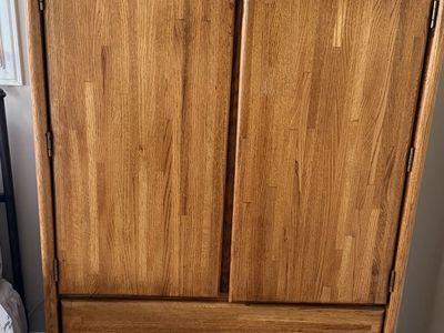 Vaughan-Bassett Solid Oak Bedroom Set – Dresser, Armoire & Two Mirrors