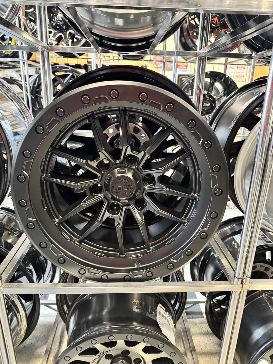 Lock off road 18x9 matte black lug pattern 6x139.7
