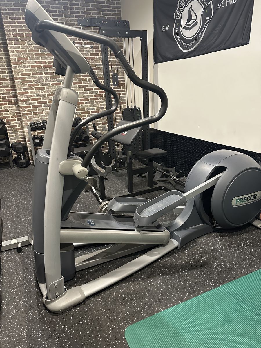 Precor EFX 546i Elliptical Trainer - FREE
