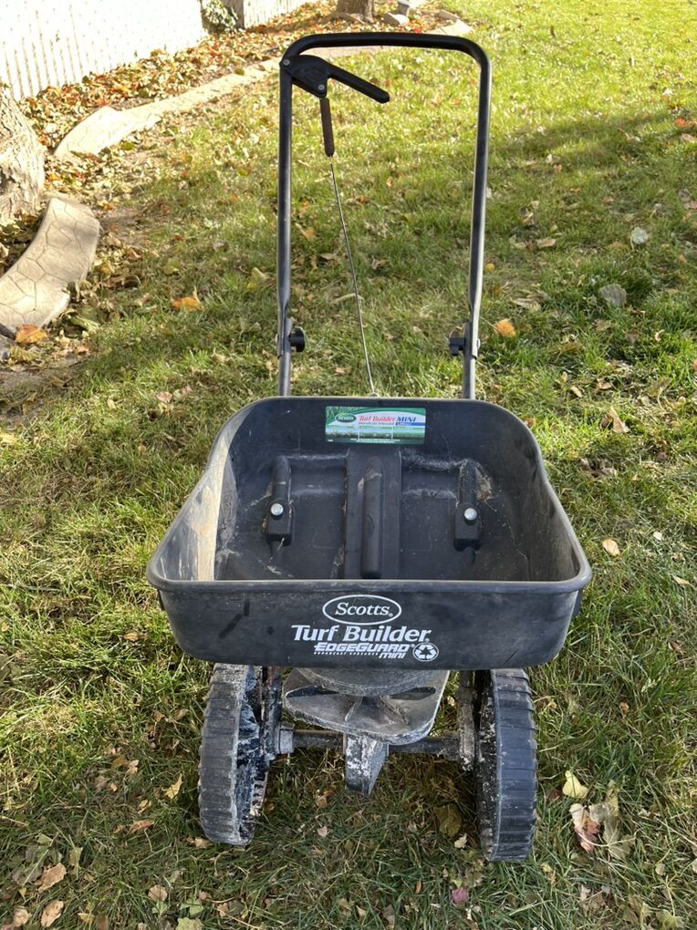 Fertilizer / Ice Melt Spreader