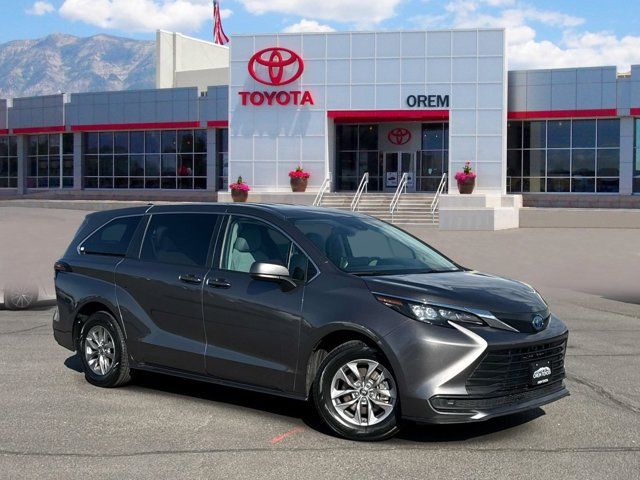 2024 Toyota Sienna LE 8-Passenger