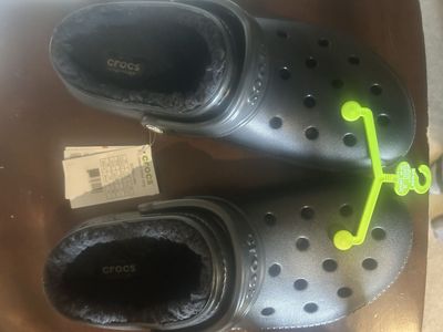 NWT crocs mens size 10 fleece lining