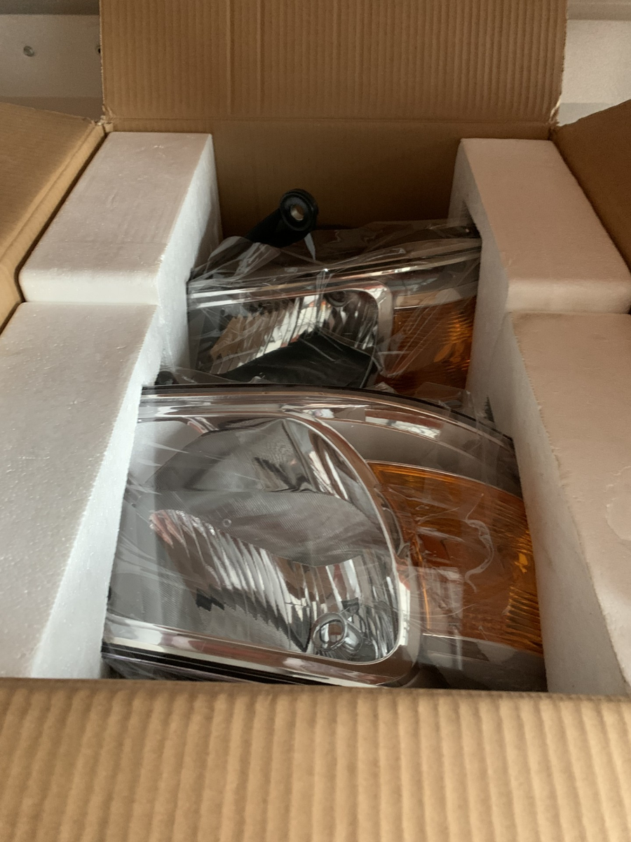 2008-2010 Dodge Headlights Pair AS39