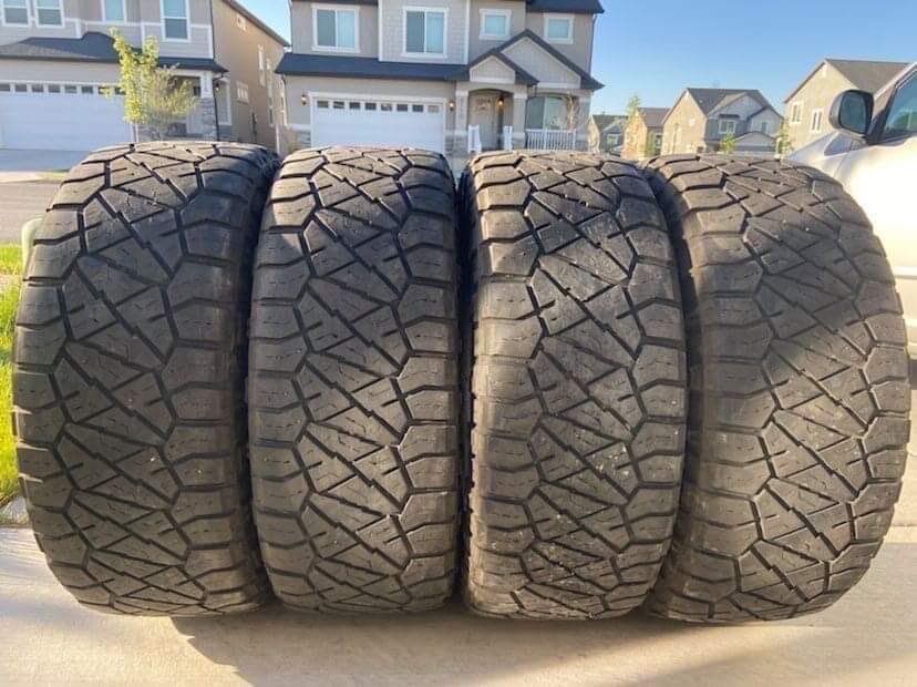 37x13.50R22 Nitto ridge graplers