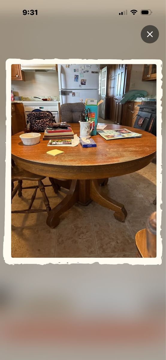 Vintage Round Oak Pedestal Dining Table - Mission Style