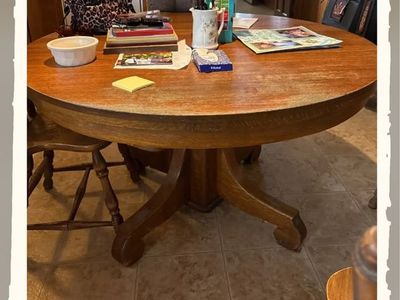 Vintage Round Oak Pedestal Dining Table - Mission Style