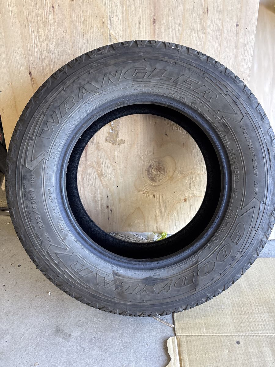 225/65R17 Goodyear Wrangler 