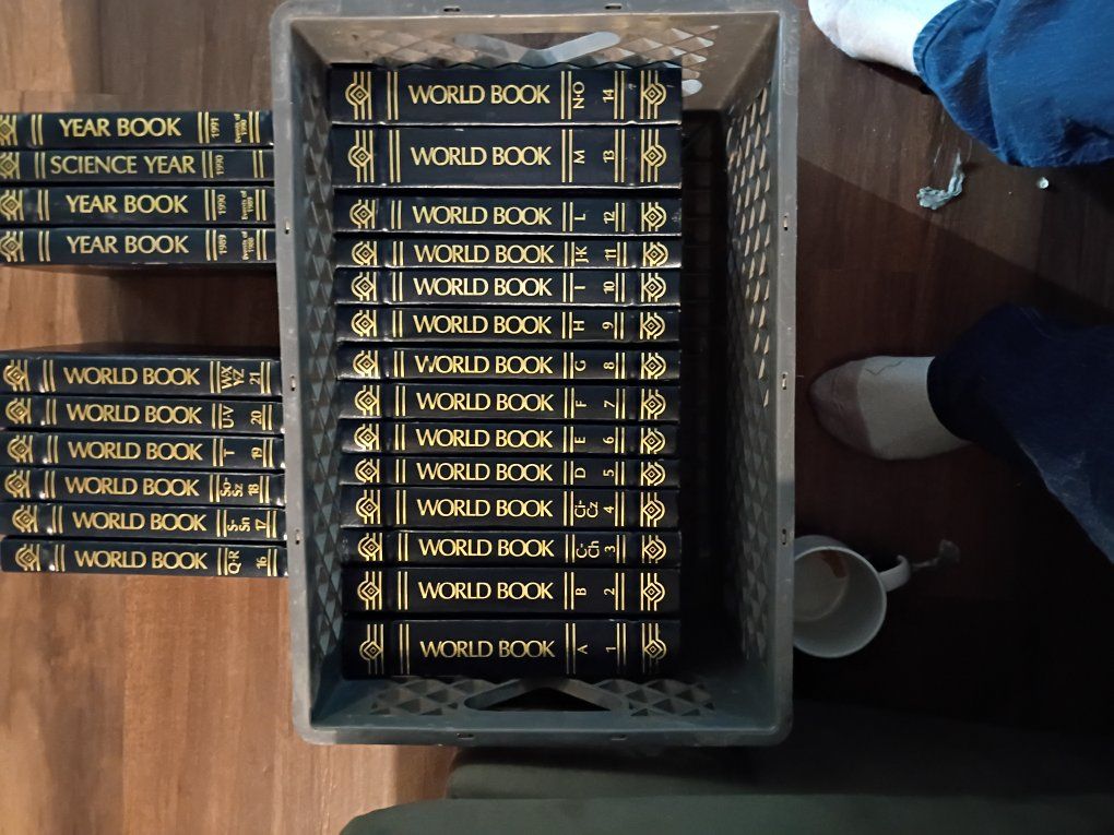 1987 WORLD BOOK GOLD LEAF ENCYCLOPEDIA