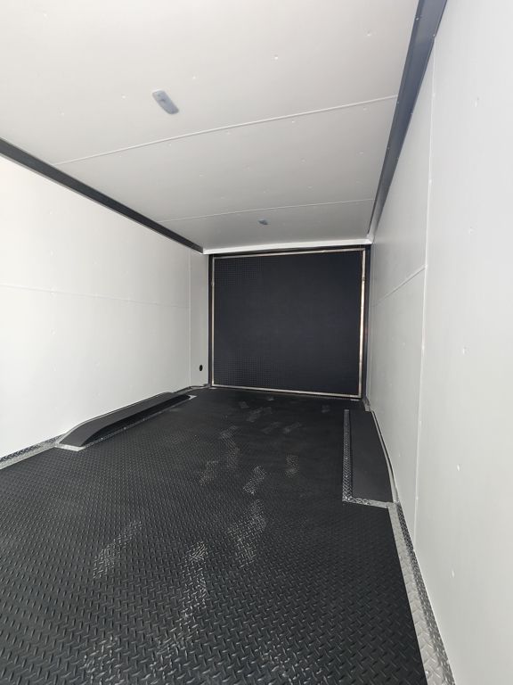 Main image 7
