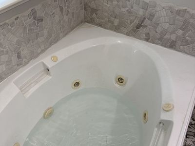 White Jetted Bathtub - Used - p