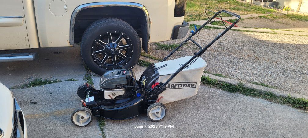 craftsman lawn mower self propelled good working conditions.