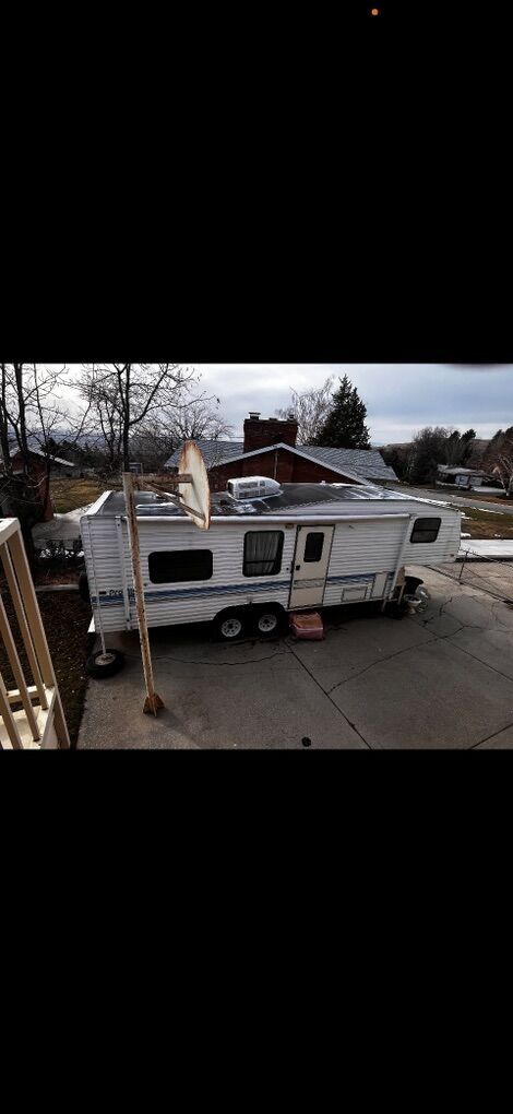 1996 Prowler 5th Wheel Trailer; Series M-26-5H