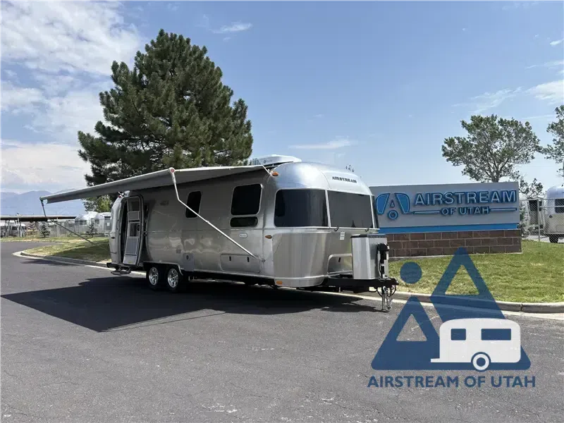 New 2027 Airstream Flying Cloud 27FBT