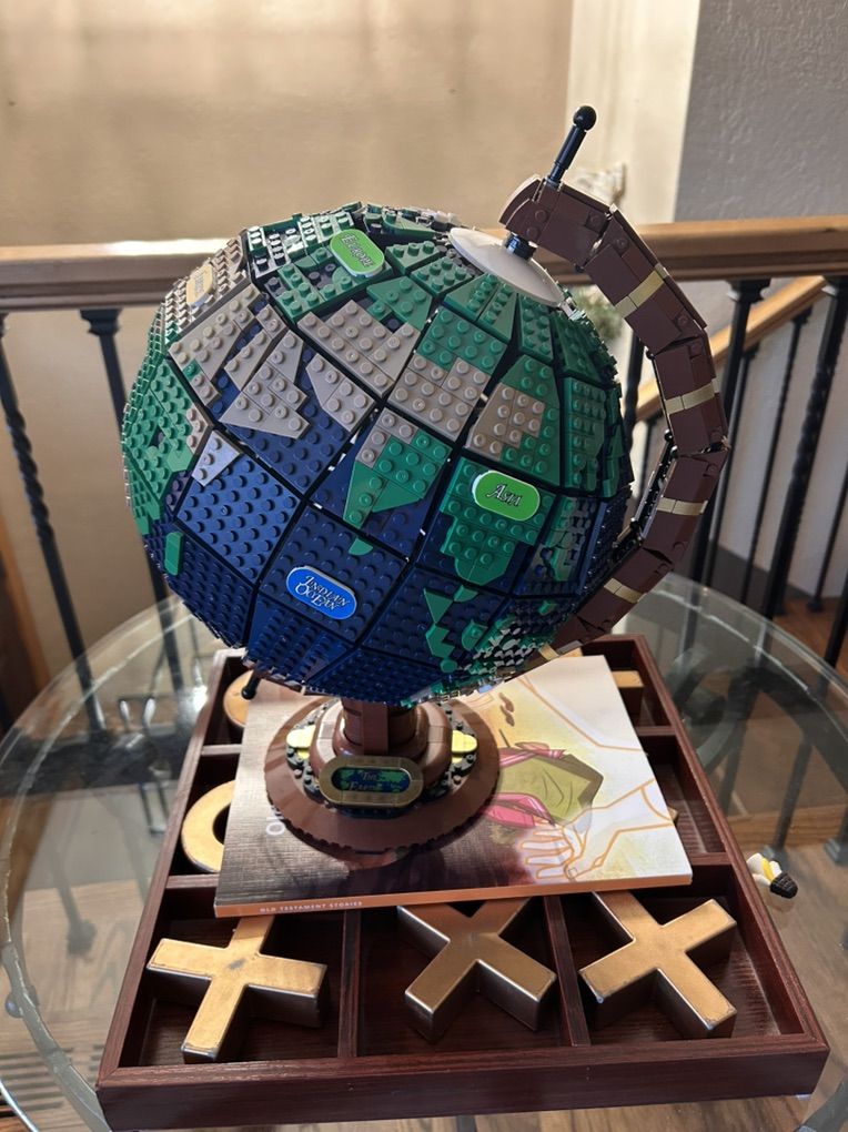 LEGO (compatible) The Globe: 2585 Pcs