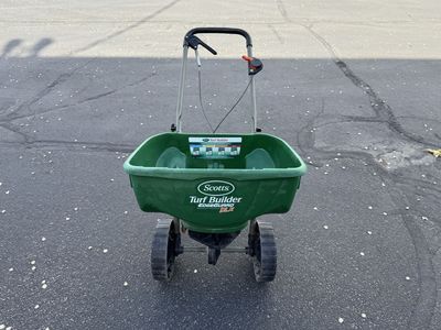 Scotts Turf Builder EdgeGuard DLX Push Spreader