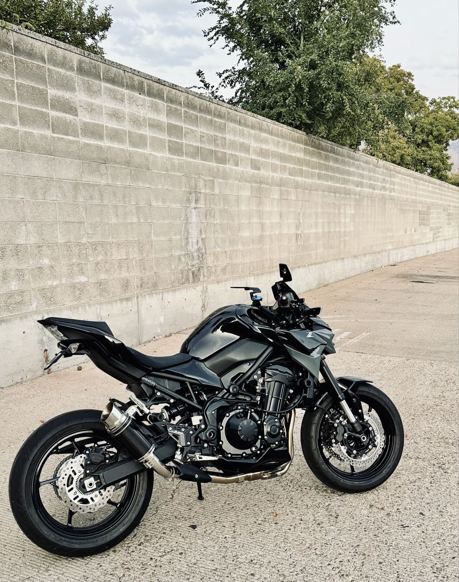 2024 Kawasaki Z900 ABS | 2,500 Miles | Full Exhaust + 2WDW Tune