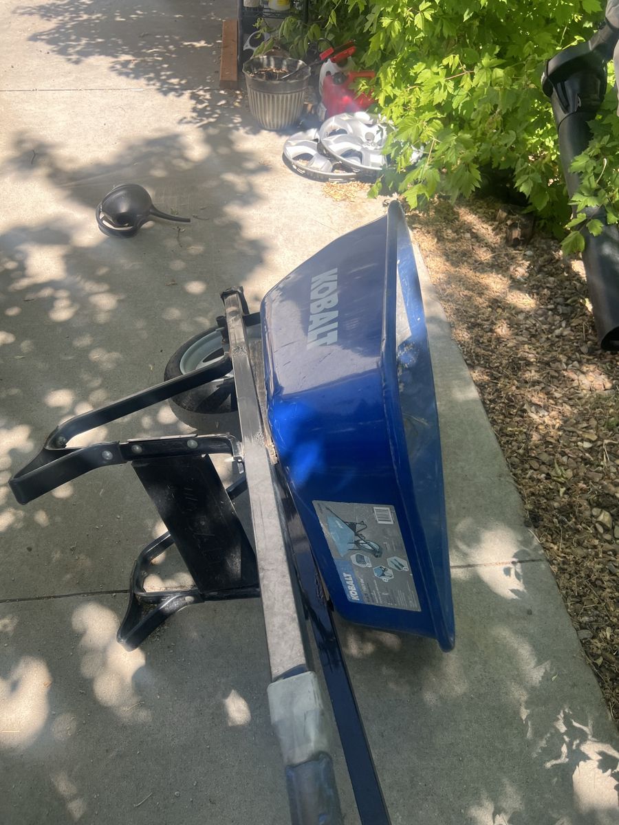 Kobalt 5heavy duty) 6 cubic foot wheelbarrow