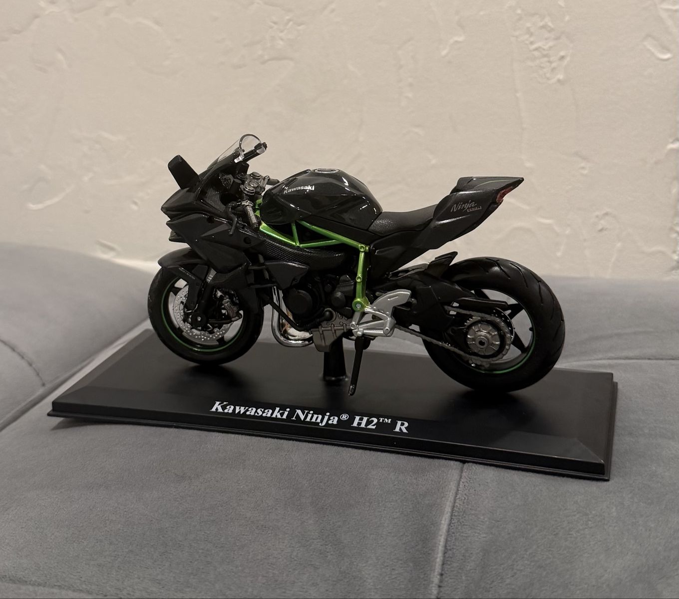Maisto 1:12 Kawasaki Ninja H2R Die-Cast Model