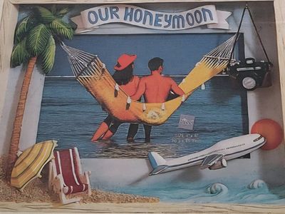 **NEW HONEYMOON PHOTO FRAME**