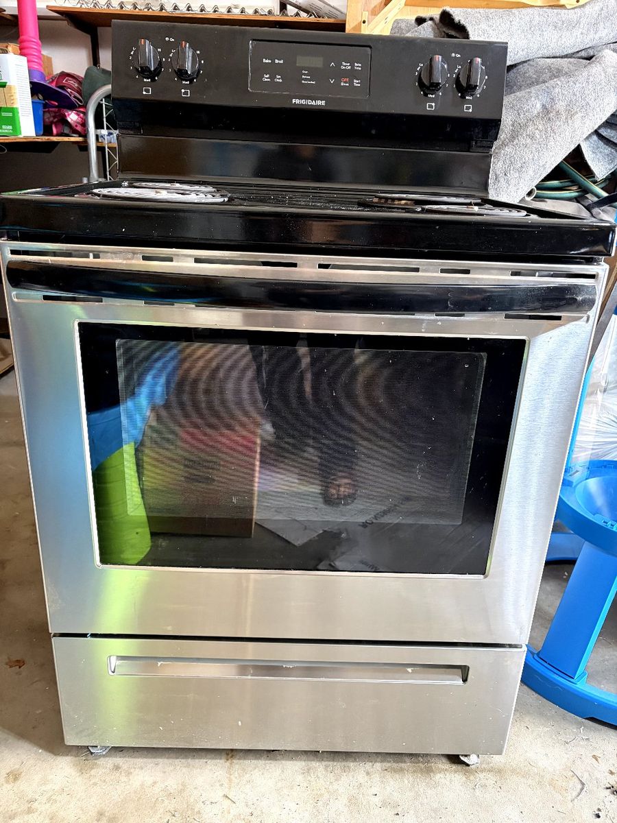 REDUCED! Stainless Steel Frigidaire Electric coil top oven and microwave
