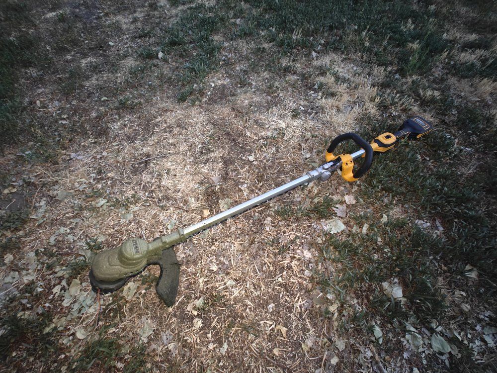 DeWalt 20v Weed Eater DCST922B