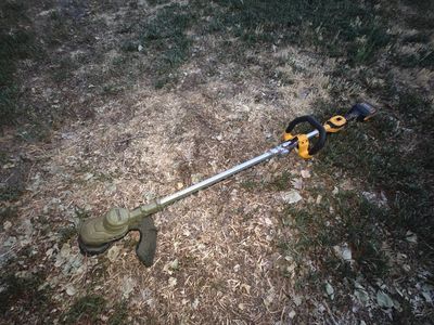 DeWalt 20v Weed Eater DCST922B