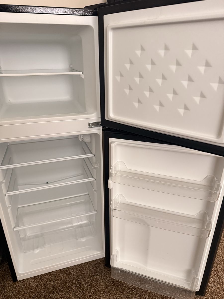 Compact Black Refrigerator & Freezer Combo - Mini Fridge with Top Freezer