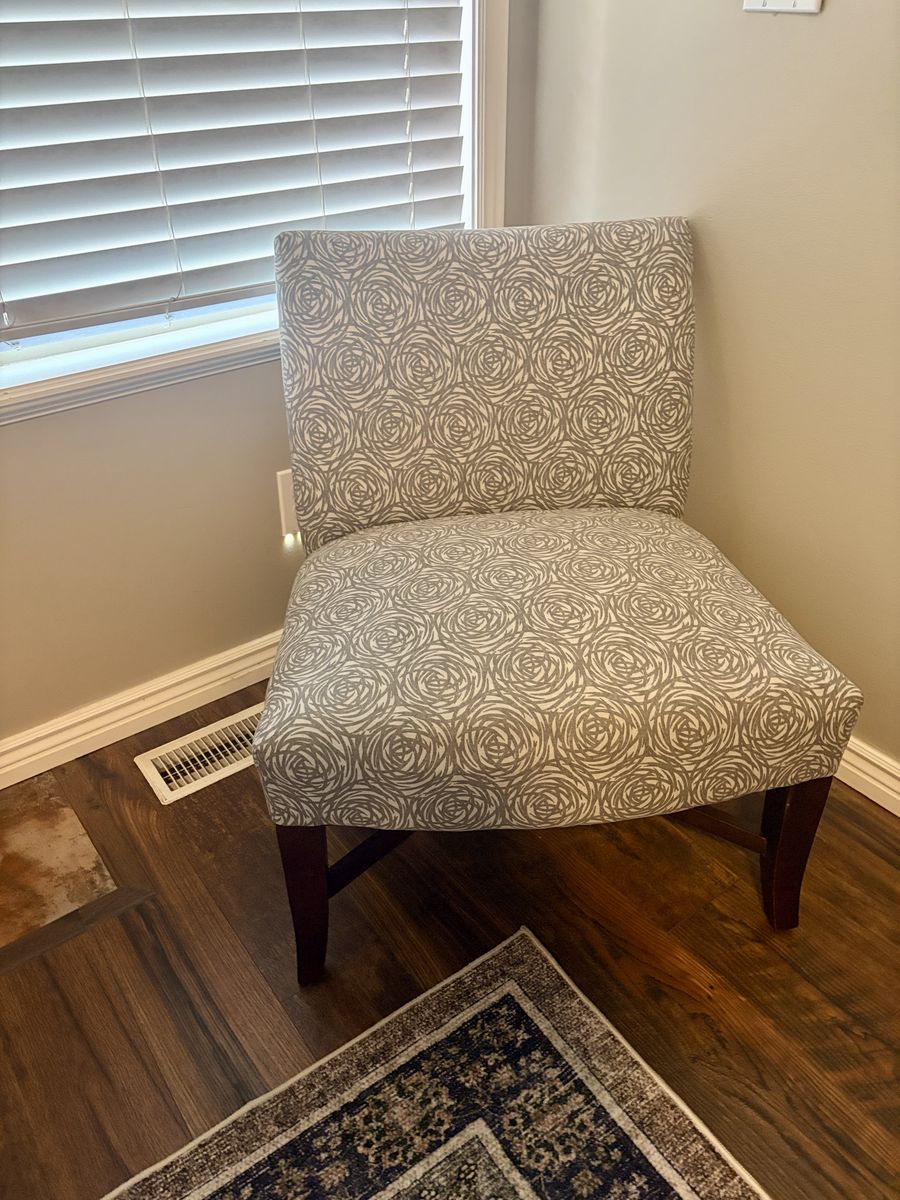 Cute accent chair!