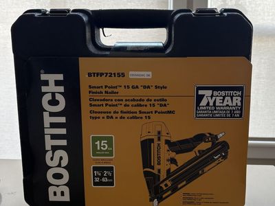 NEW Bostitch Smart Point 2-1/2-in 15 -Gauge Pneumatic Angled Finish Nailer