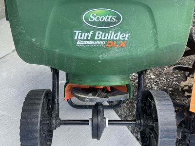 Scotts Turf Builder Edgeguard DLX Broadcast Spreader for Lawn Seed & Fertilizer