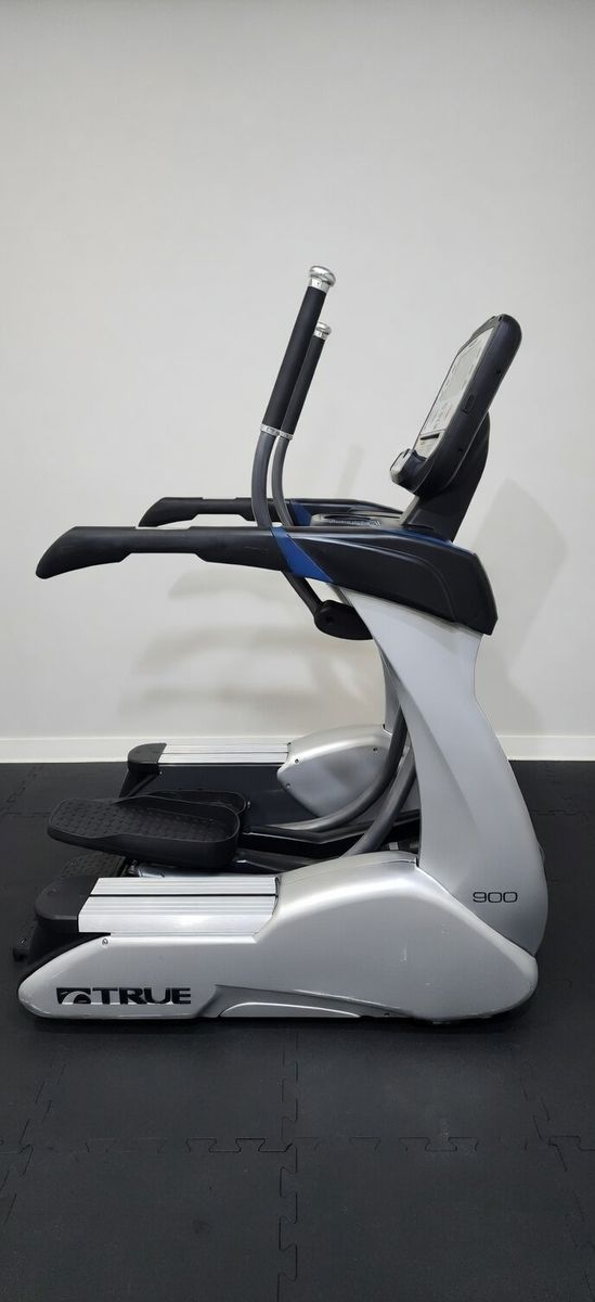 True Fitness CS900 Commercial Elliptical - Excellent Condition