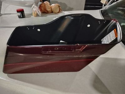 2017 Harley Davidson ultra glide hard saddle bags and left side lid