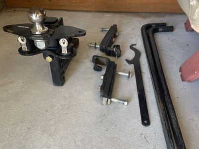 Reese Weight Distribution Hitch With Sway Control