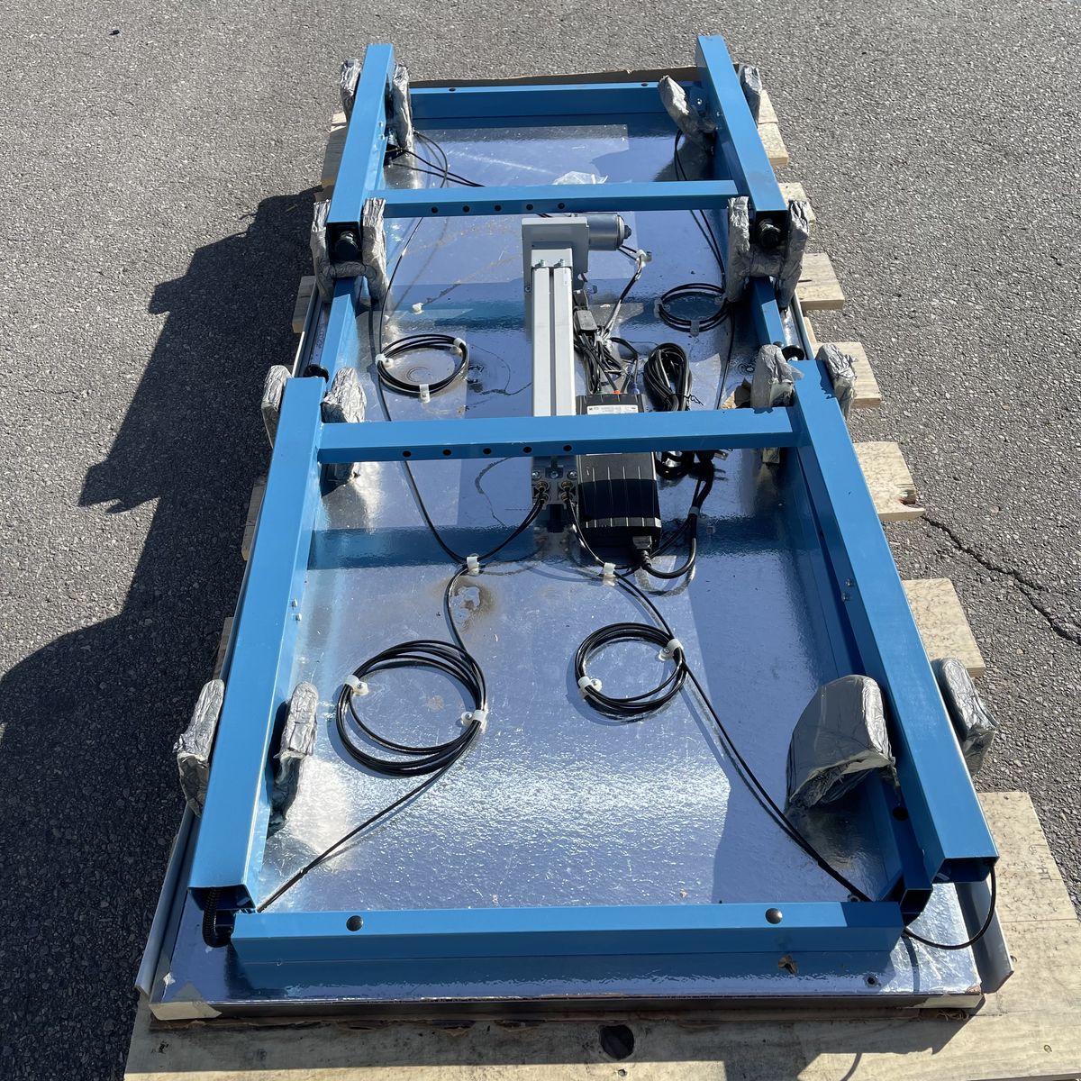 ERGOSWISS Work Table Lift System 70”x28” Blue