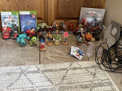 Disney Infinity Xbox 360 Video Game Starter Lot Base Figures Cards 1.0 & 2.0 Edition