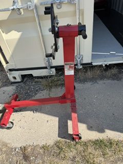 Foldable 2-ton engine hoist