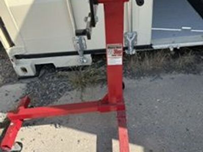 Foldable 2-ton engine hoist