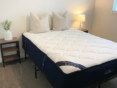 DreamCloud Luxury Queen Mattress - Like New!