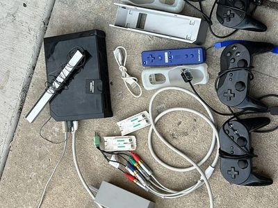 Nintendo Wii U Console, GamePad, Wii Remotes, Nunchucks, Sensor Bar & Cables (Untested)