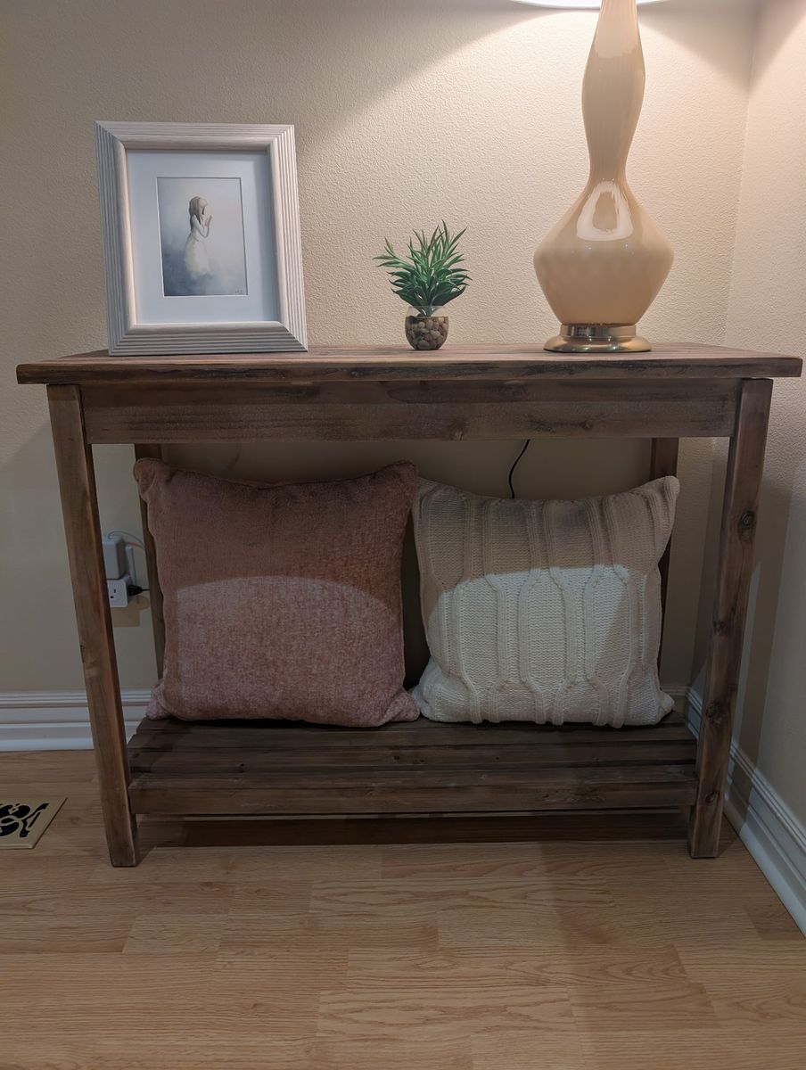 Accent / Entry Table - Excellent Condition, Like New