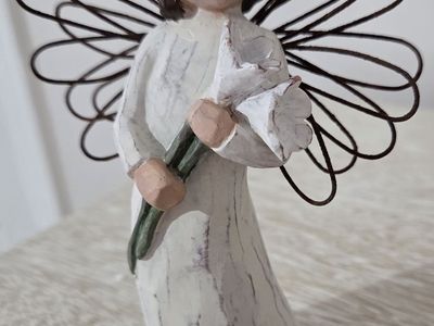 Willow Tree Angel of Beauty Figurine by Susan Lordi DEMDACO 2000