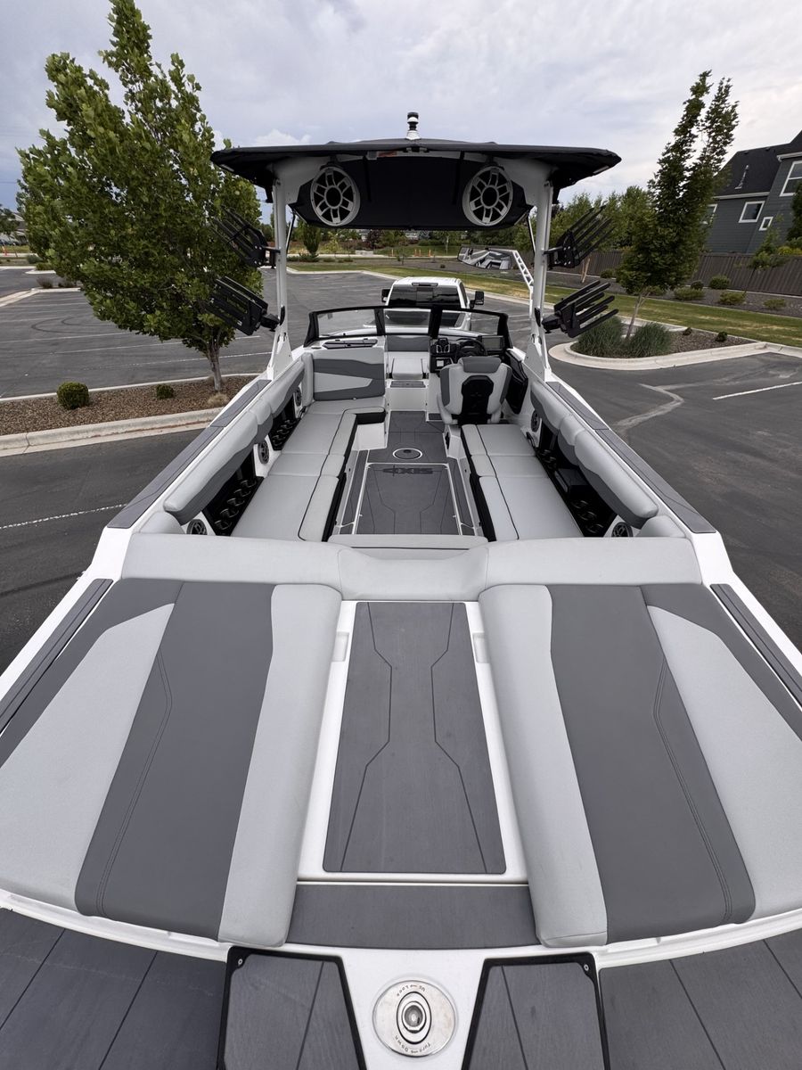 Main image 8