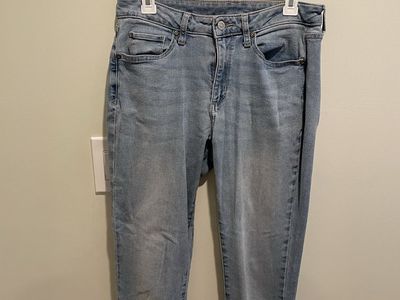 Women's Light Wash Straight Leg Jeans Size 8