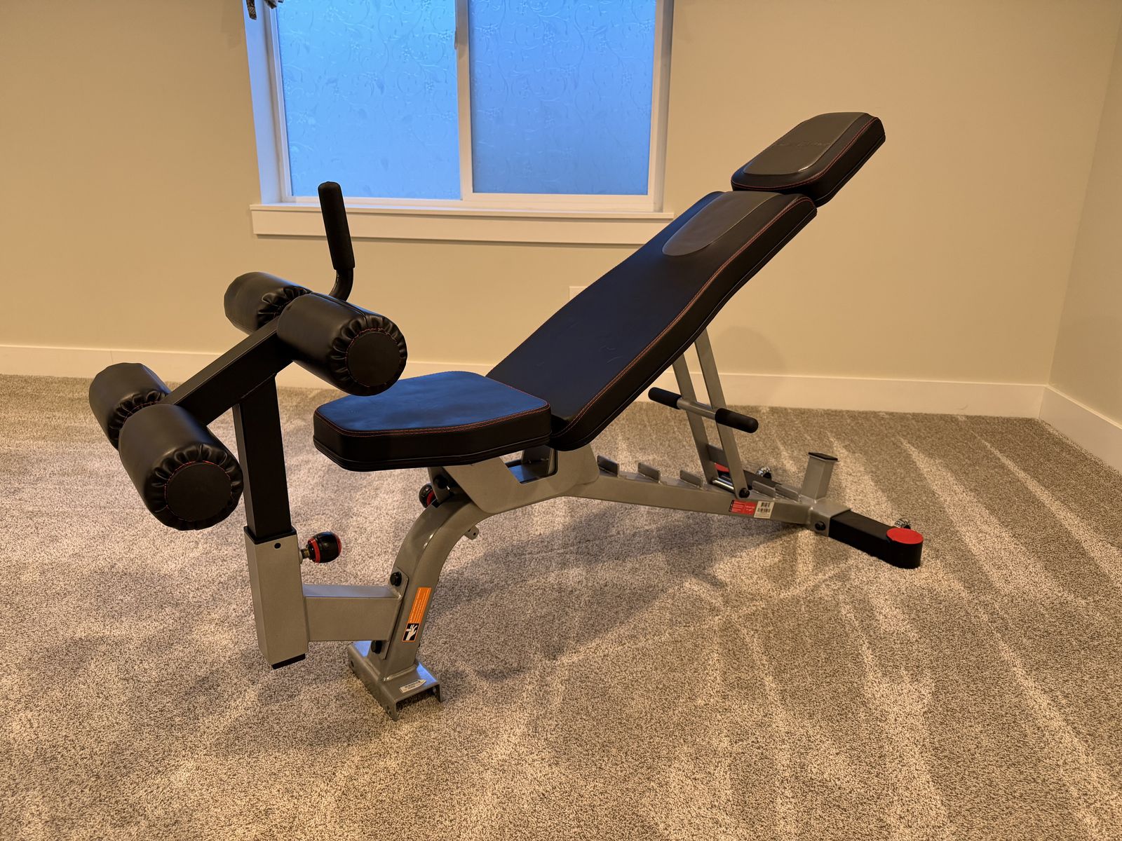 Heavy duty adjustable weight bench
