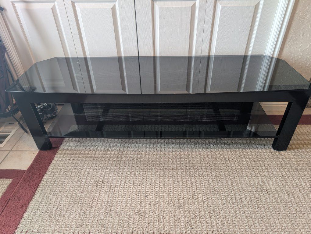 Black Steel & Glass Entertainment 
Canter