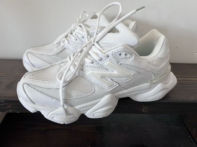 New Balance 9060 size 10.5
